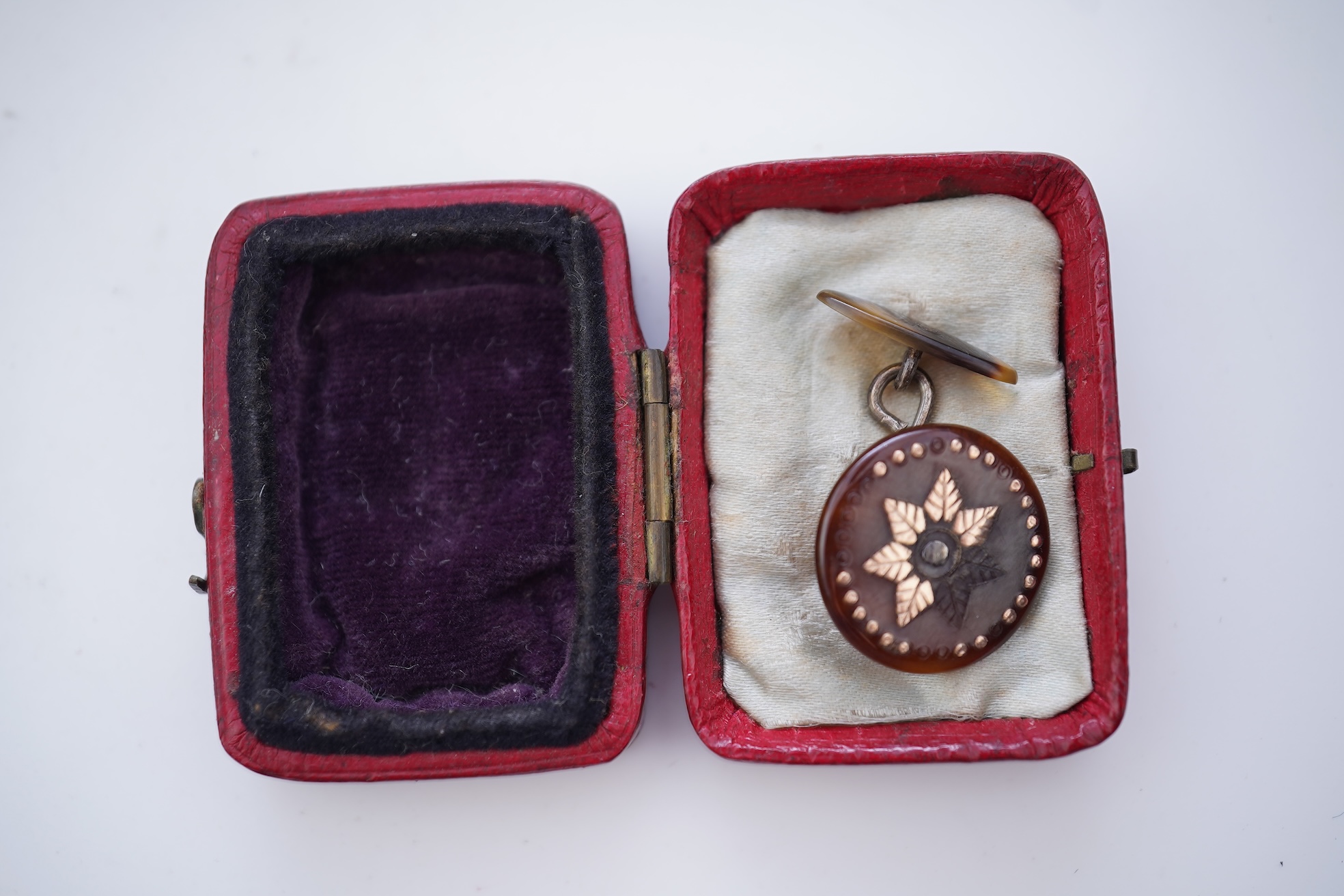 A collection of small jewels and accessories, 19th and early 20th century